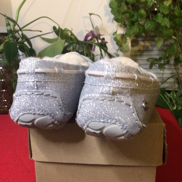UGGs, women, glitter slip on shoe. - Picture 7 of 10
